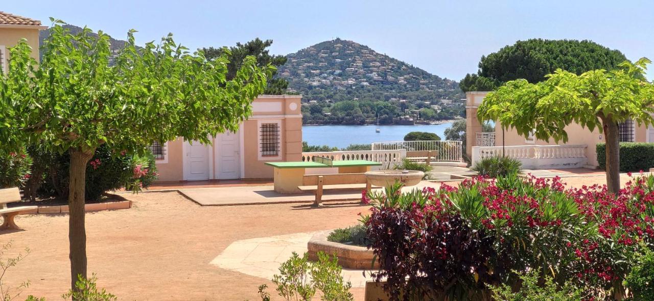 Agay Cap Esterel, Le Village Belvedere T2 Climatise Rez-De-Jardin, Vue Mer, Piscine Et Parking Inclus Saint-Raphael  Bagian luar foto